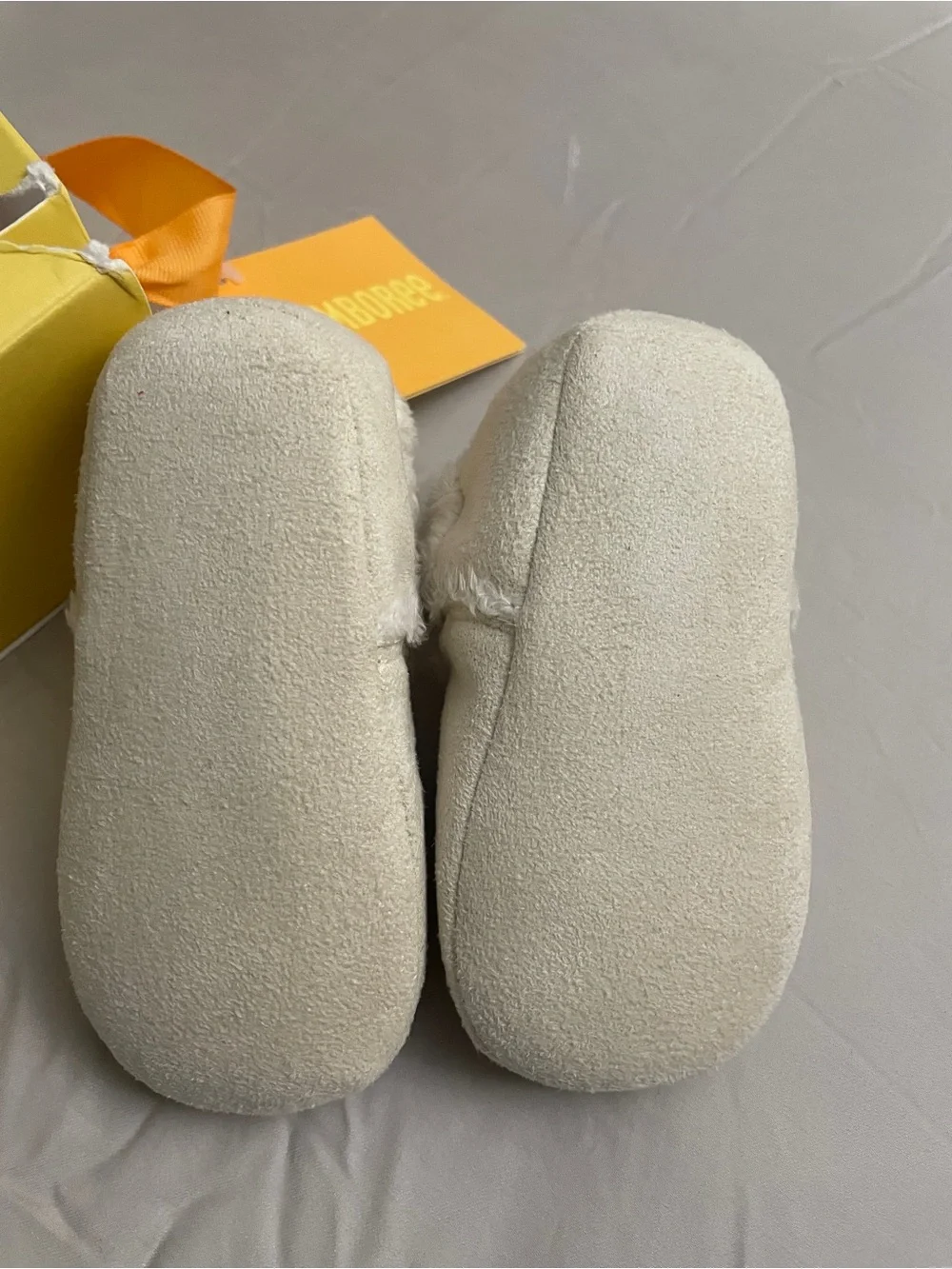 NWT Gymboree Cream Plush Baby Slip-On Booties with Pastel Button Baby Sz 4